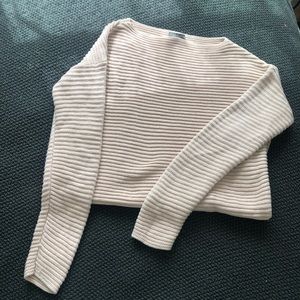 ☽ light pink sweater.